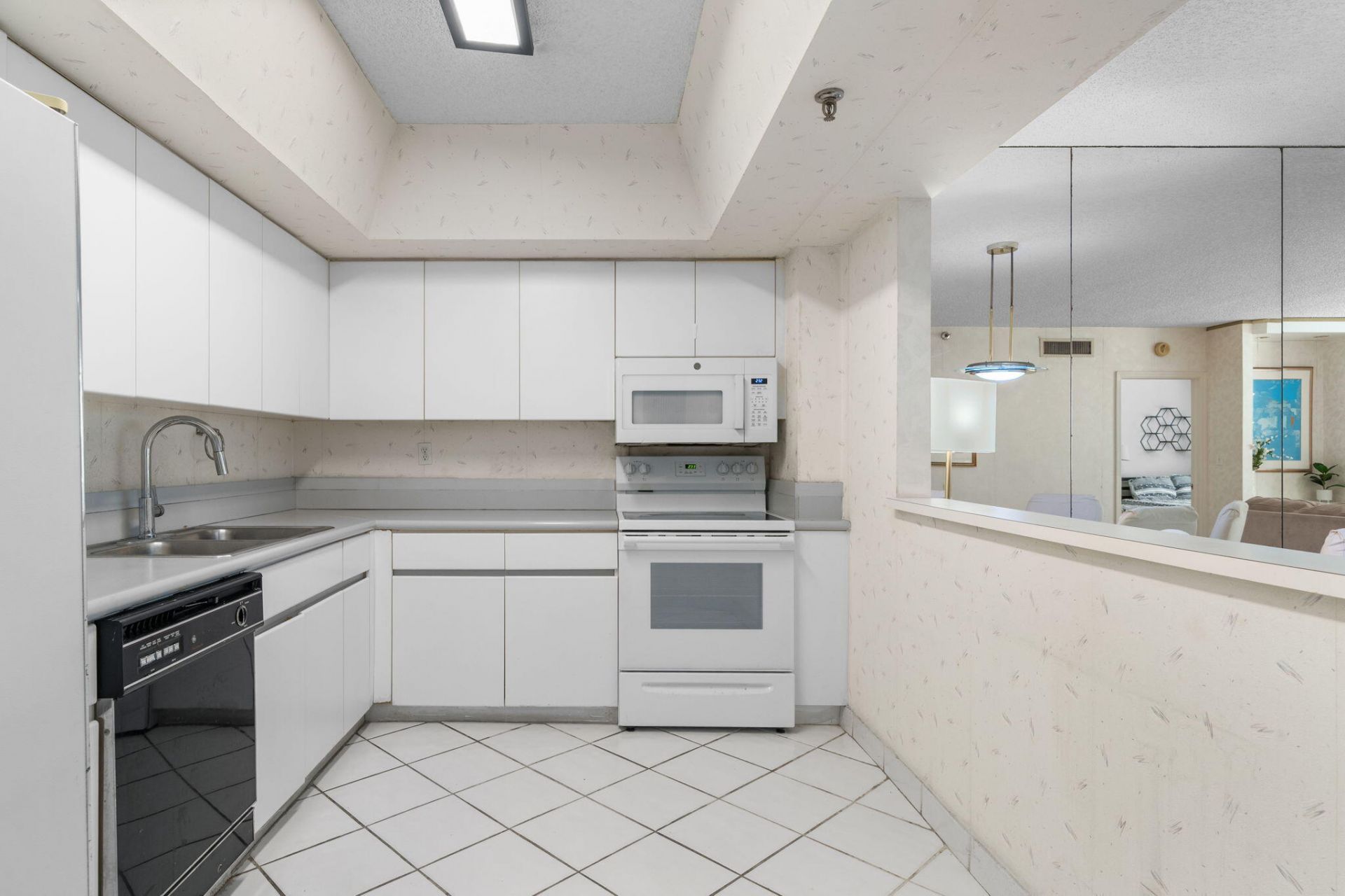 9455 Collins Avenue, Unit 305, Surfside, FL 33154 Photo