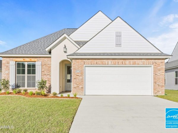 206 Central Village Way, Youngsville, LA 70592