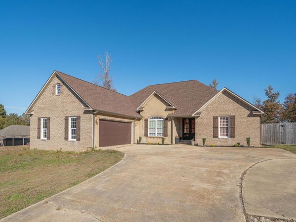 200 Crossridge, Mooreville, MS 38857