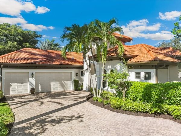 7749 Classics DR, NAPLES, FL 34113