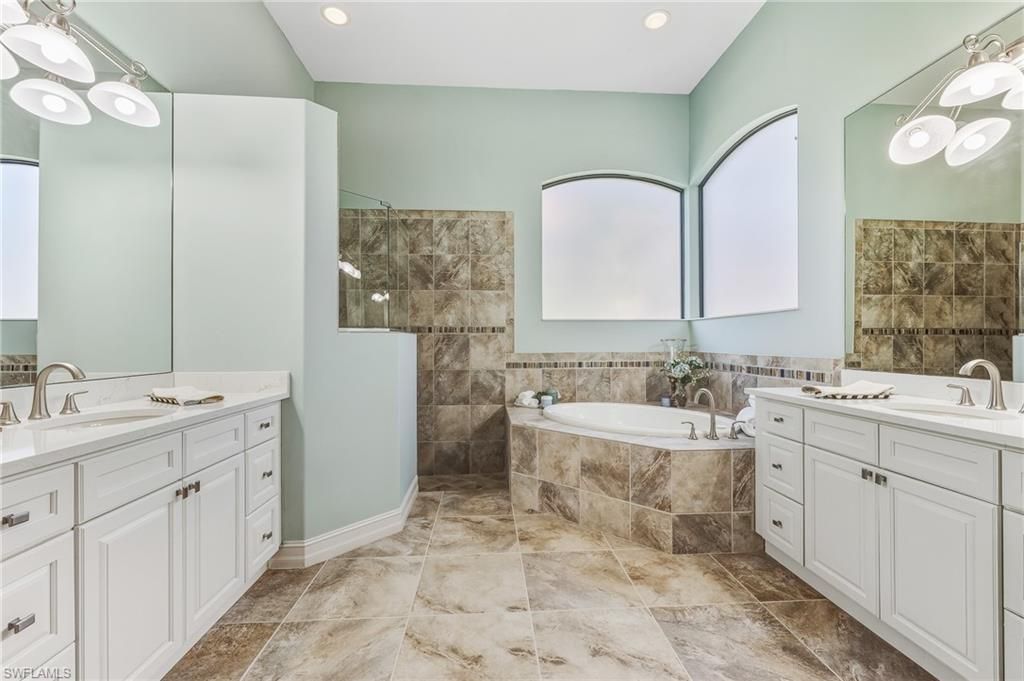 7749 Classics Dr, Naples, FL 34113 Photo