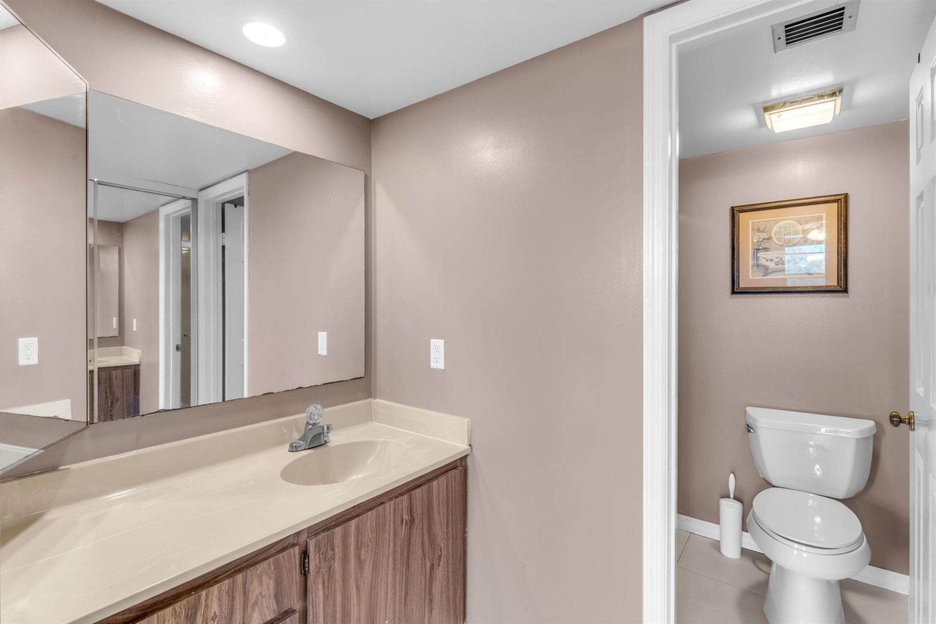 3540 Whitehall Drive, Unit 203, West Palm Beach, FL 33401 Photo