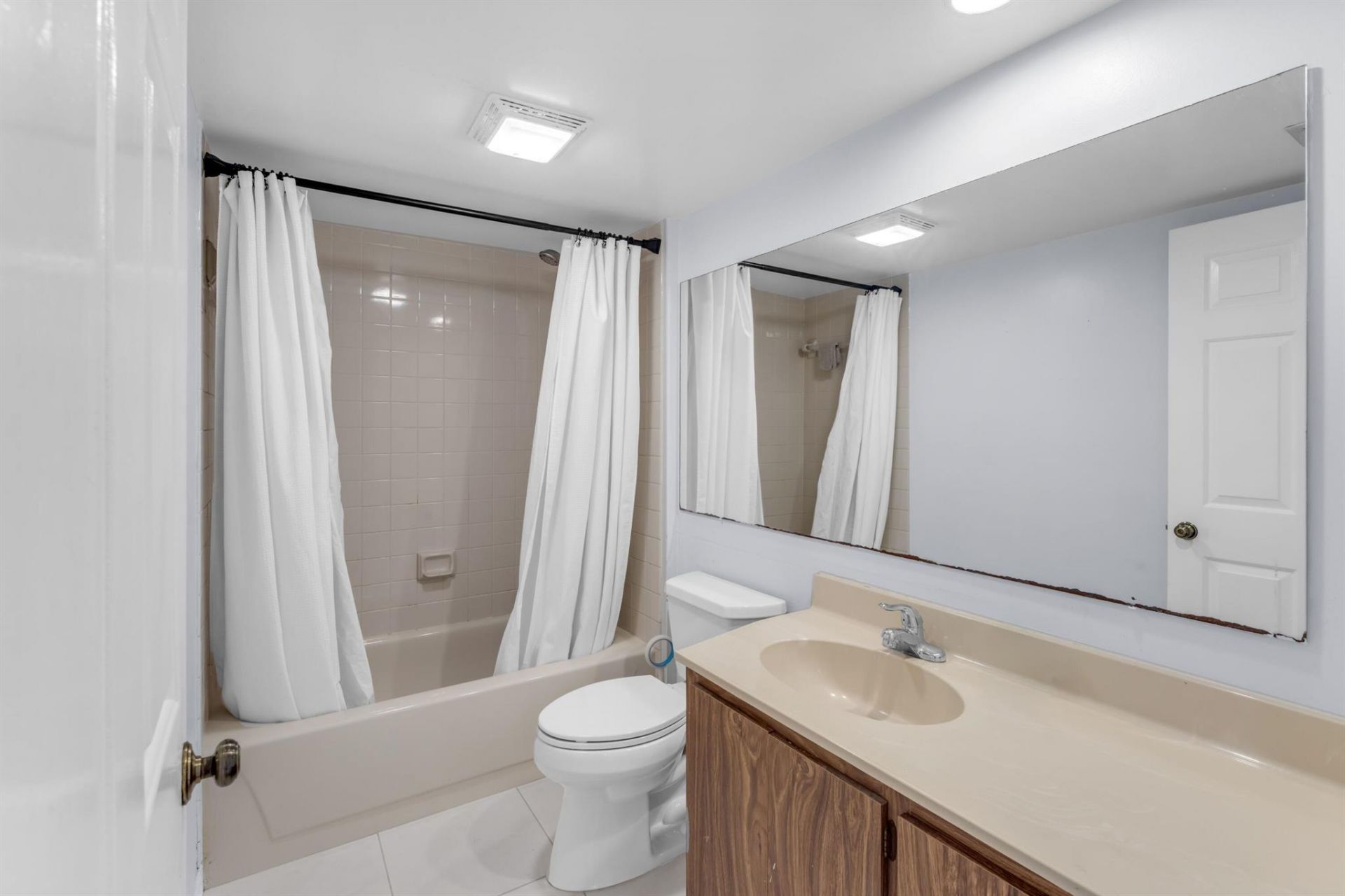 3540 Whitehall Drive, Unit 203, West Palm Beach, FL 33401 Photo