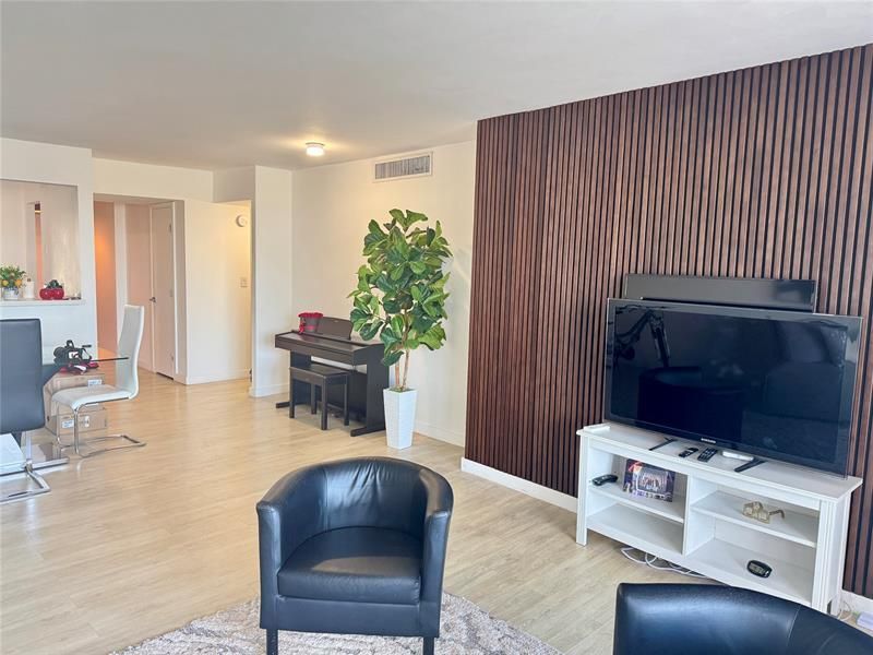 1770 NE 191st Street, Unit 816, Miami, FL 33179 Photo