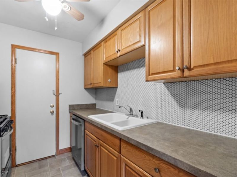 2401 Euclid Heights Boulevard, Unit A2, Cleveland, OH 44106 Photo 14