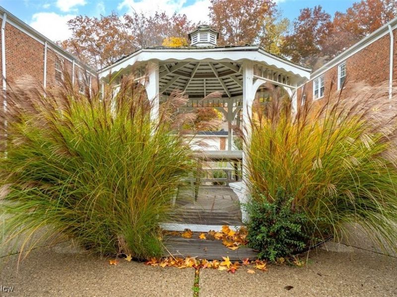 2401 Euclid Heights Boulevard, Unit A2, Cleveland, OH 44106 Photo 2