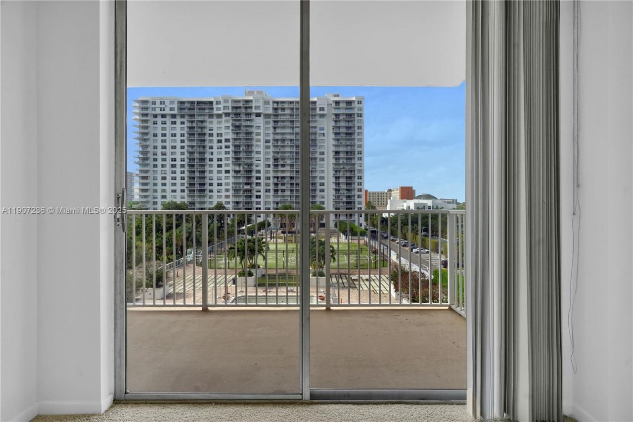2851 NE 183rd St, Unit 504E, Aventura, FL 33160 Photo