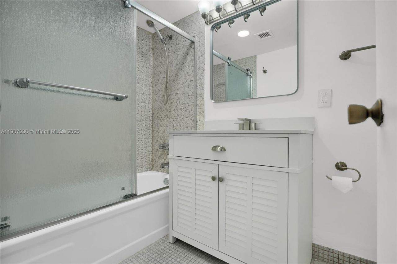 2851 NE 183rd St, Unit 504E, Aventura, FL 33160 Photo