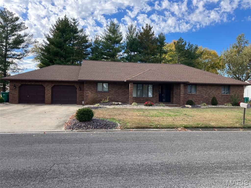 1251 Sunset Drive, Breese, IL 62230 Main Photo