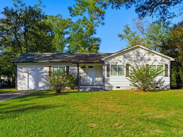 612 Meadowlane Dr., Hattiesburg, MS 39401