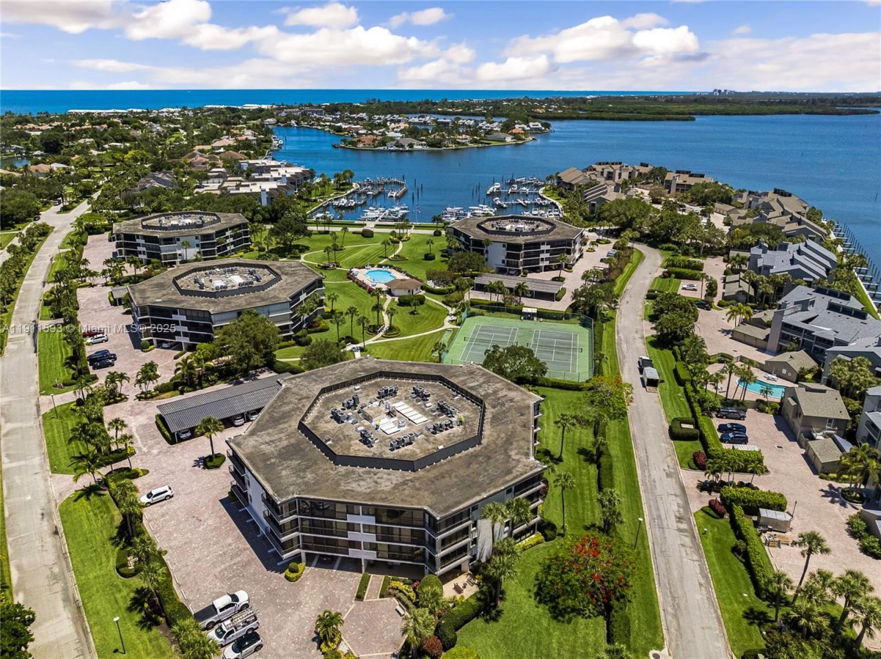 1815 Mooringline Dr, Unit 1, Vero Beach, FL 32963 Photo