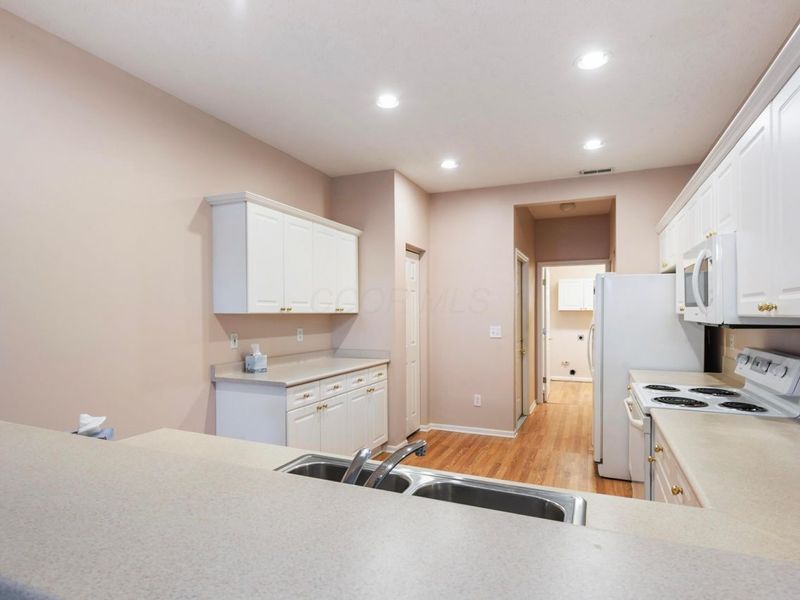 142 Villamere Drive, Unit 6, Columbus, OH 43213 Photo 12