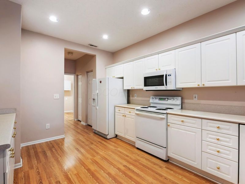 142 Villamere Drive, Unit 6, Columbus, OH 43213 Photo 14