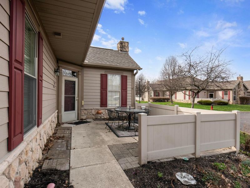 142 Villamere Drive, Unit 6, Columbus, OH 43213 Photo 2