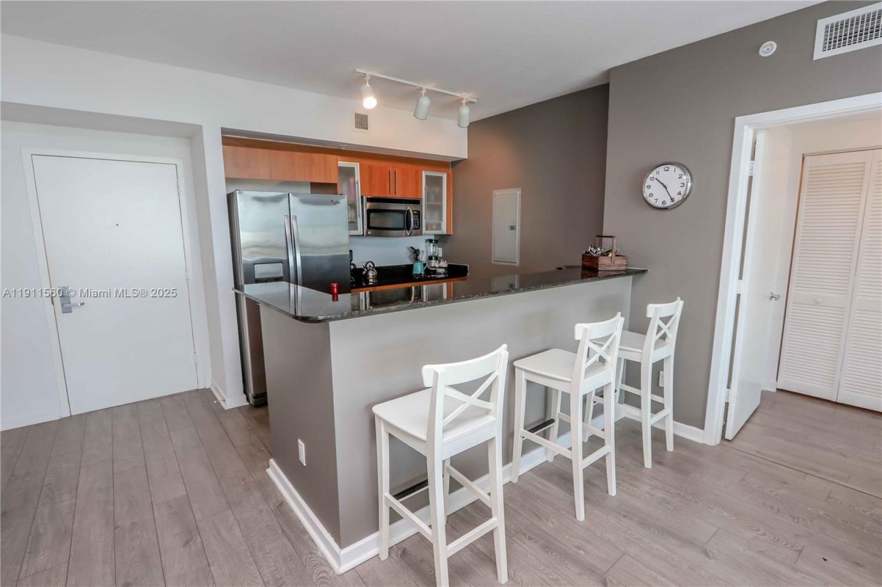 325 S Biscayne Blvd, Unit 1422, Miami, FL 33131 Photo