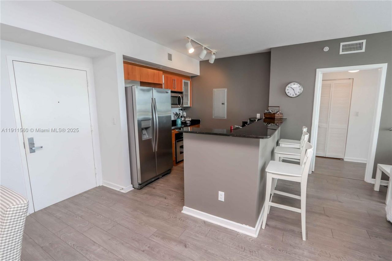 325 S Biscayne Blvd, Unit 1422, Miami, FL 33131 Photo