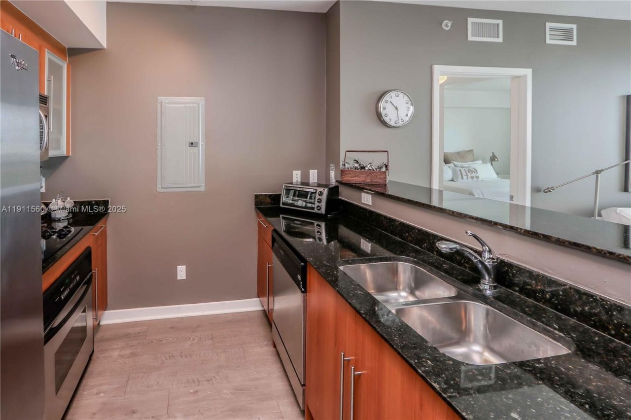 325 S Biscayne Blvd, Unit 1422, Miami, FL 33131 Photo