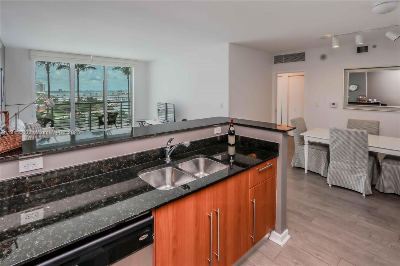 325 S Biscayne Blvd, Unit 1422, Miami, FL 33131 Photo