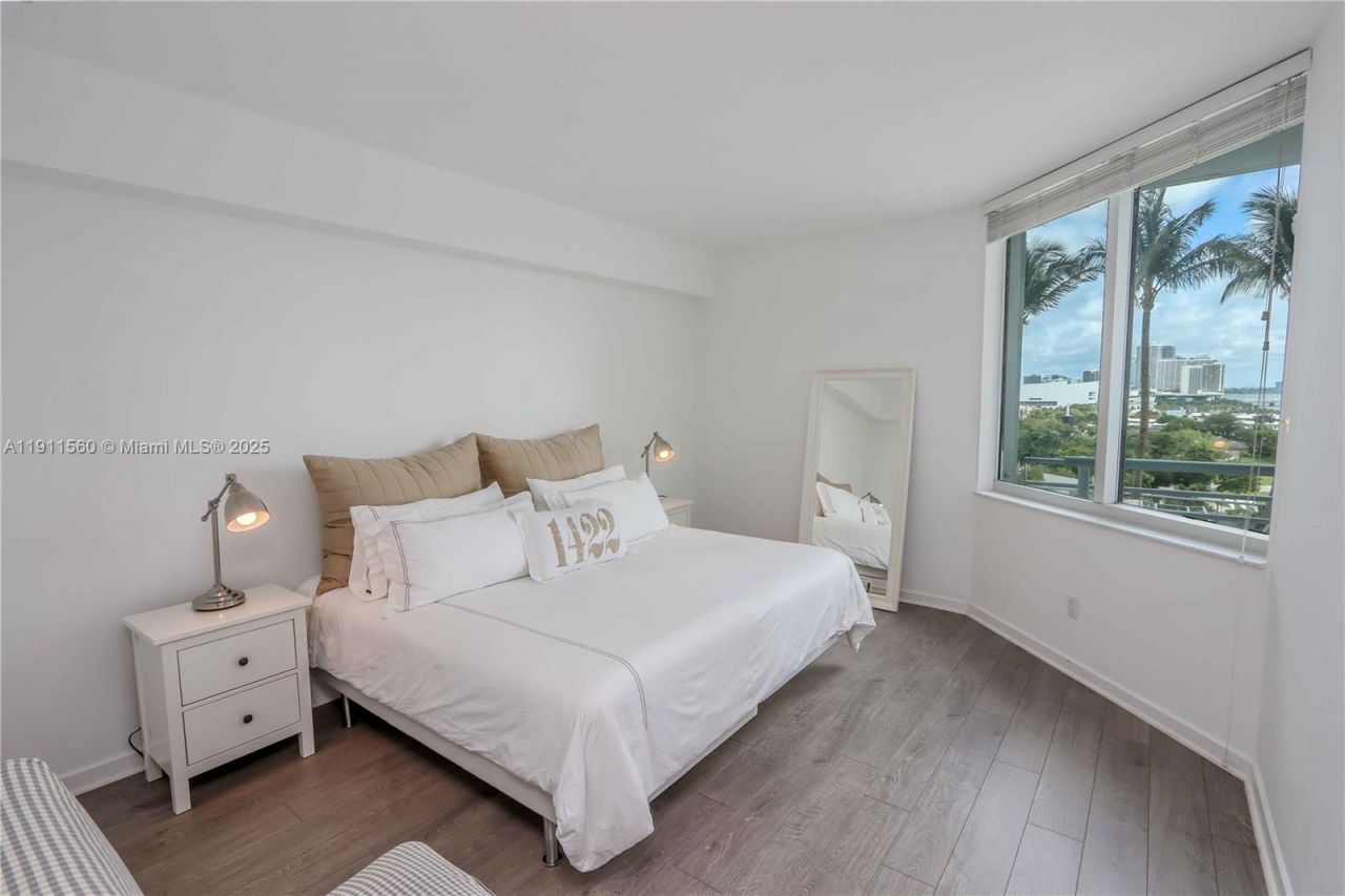 325 S Biscayne Blvd, Unit 1422, Miami, FL 33131 Photo