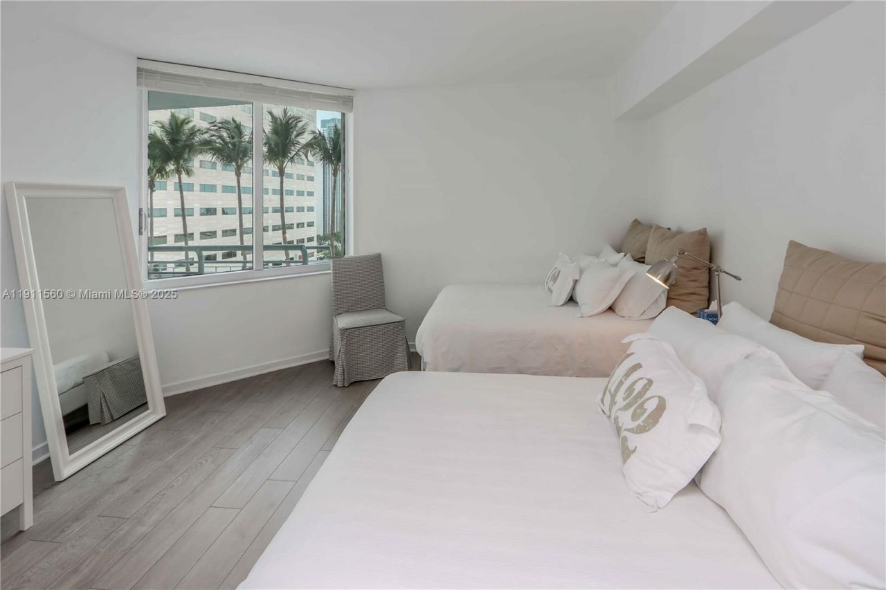 325 S Biscayne Blvd, Unit 1422, Miami, FL 33131 Photo