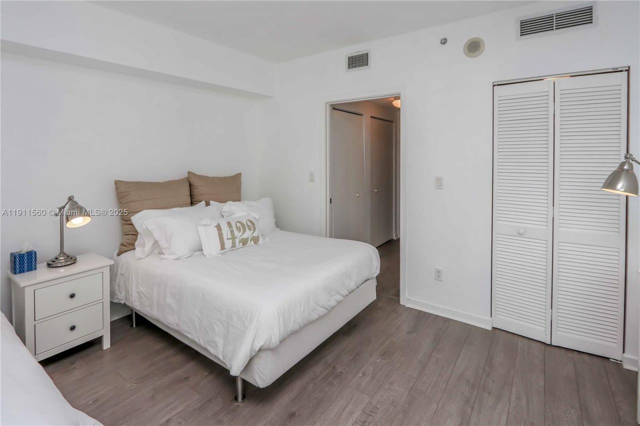 325 S Biscayne Blvd, Unit 1422, Miami, FL 33131 Photo