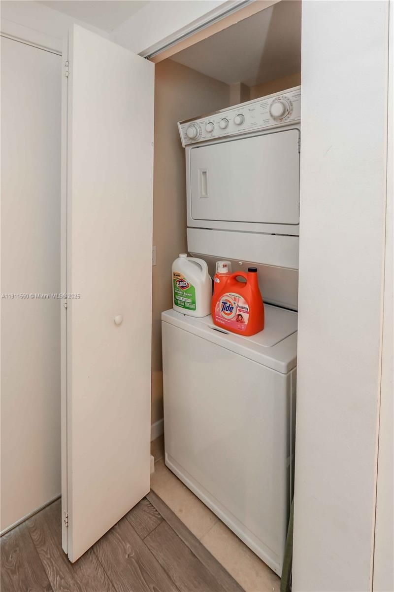 325 S Biscayne Blvd, Unit 1422, Miami, FL 33131 Photo