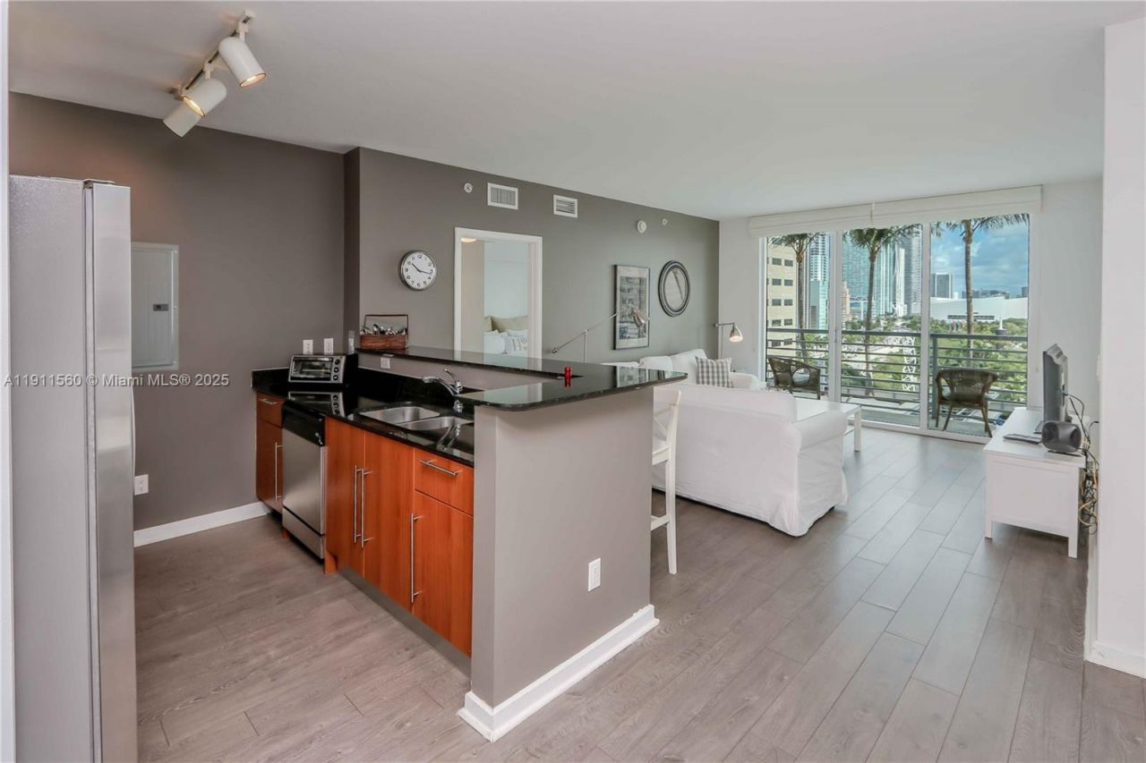 325 S Biscayne Blvd, Unit 1422, Miami, FL 33131 Photo