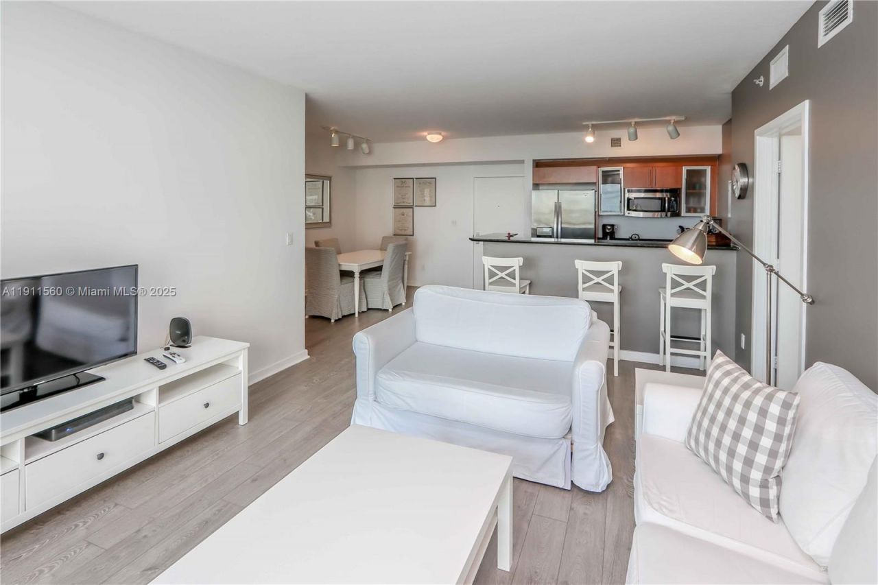 325 S Biscayne Blvd, Unit 1422, Miami, FL 33131 Photo