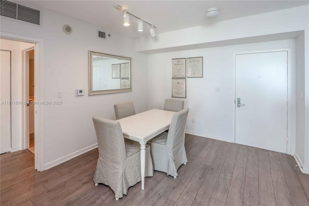 325 S Biscayne Blvd, Unit 1422, Miami, FL 33131 Photo