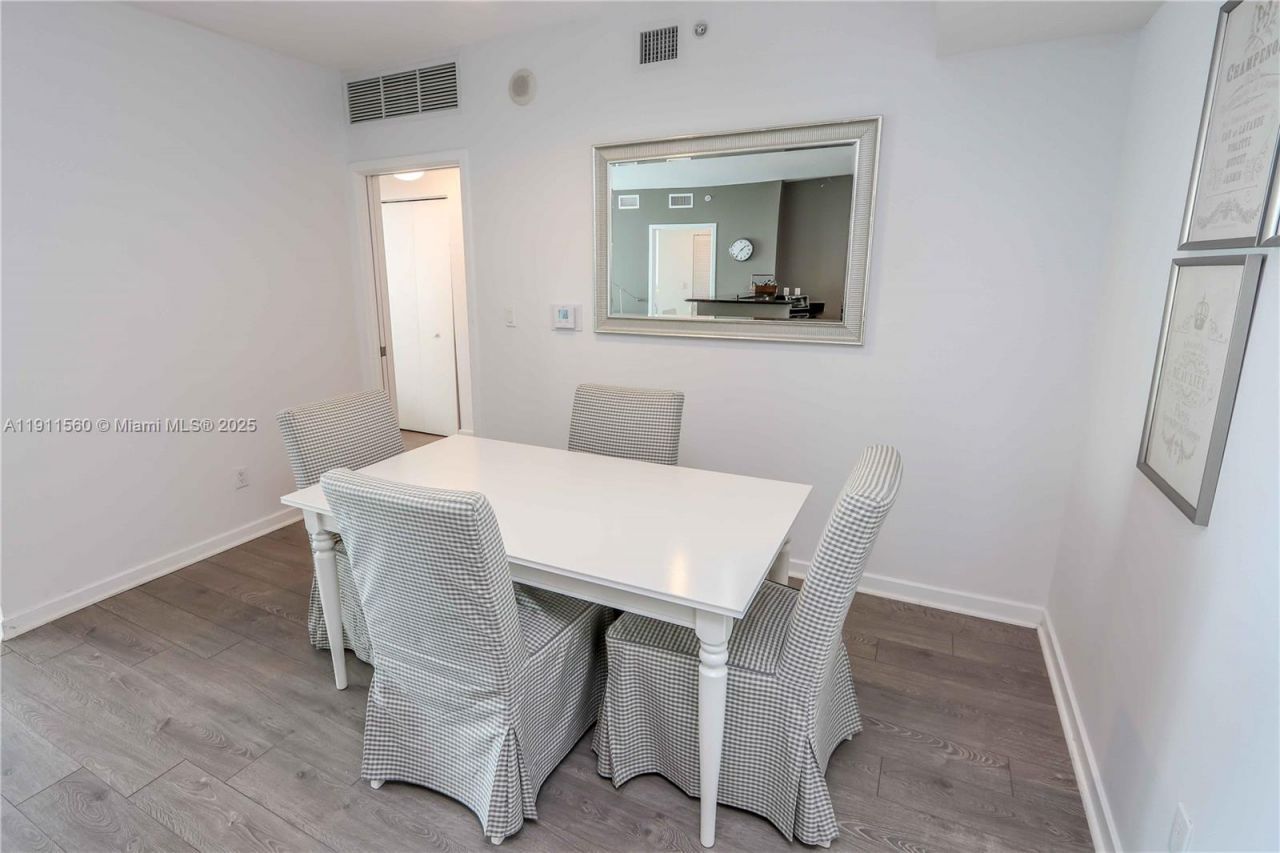 325 S Biscayne Blvd, Unit 1422, Miami, FL 33131 Photo