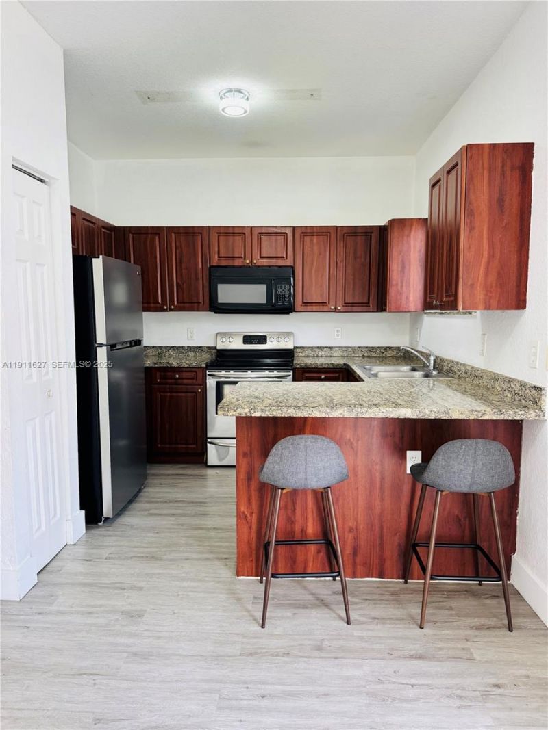 364 NE 25th Pl, Unit 201, Homestead, FL 33033 Photo