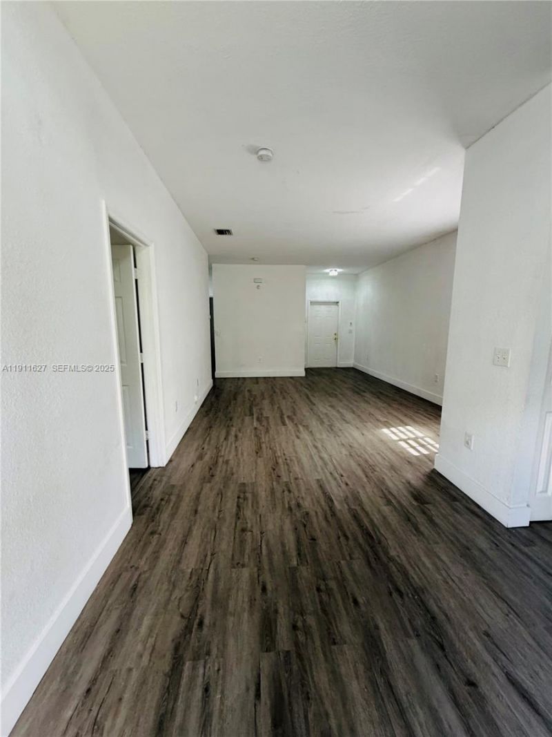 364 NE 25th Pl, Unit 201, Homestead, FL 33033 Photo