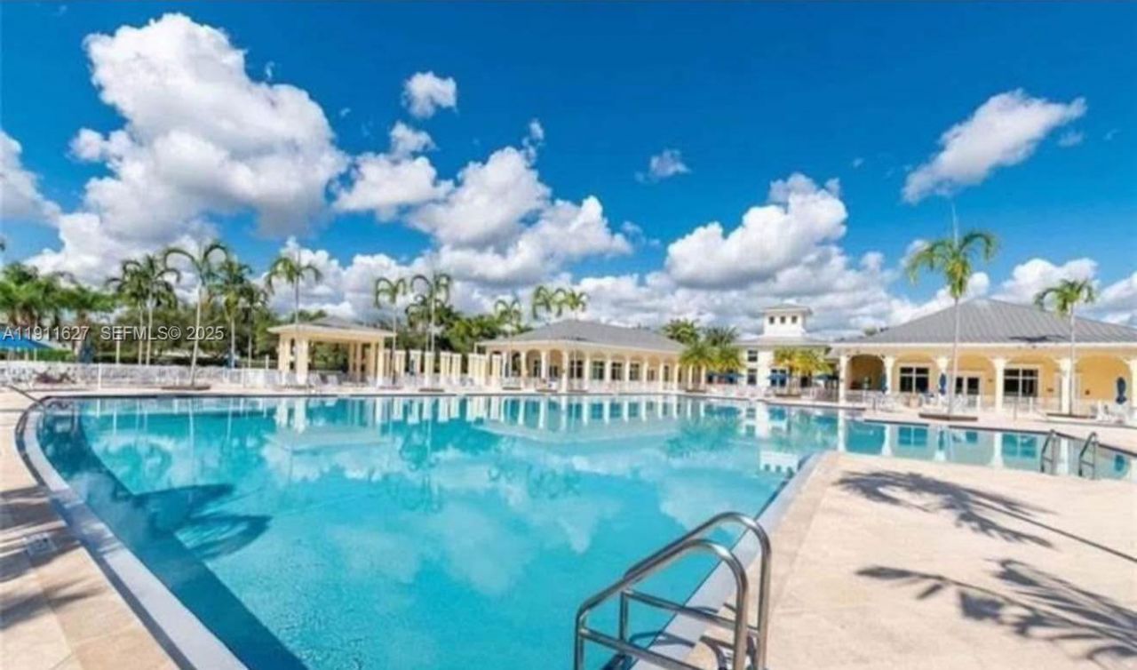 364 NE 25th Pl, Unit 201, Homestead, FL 33033 Photo