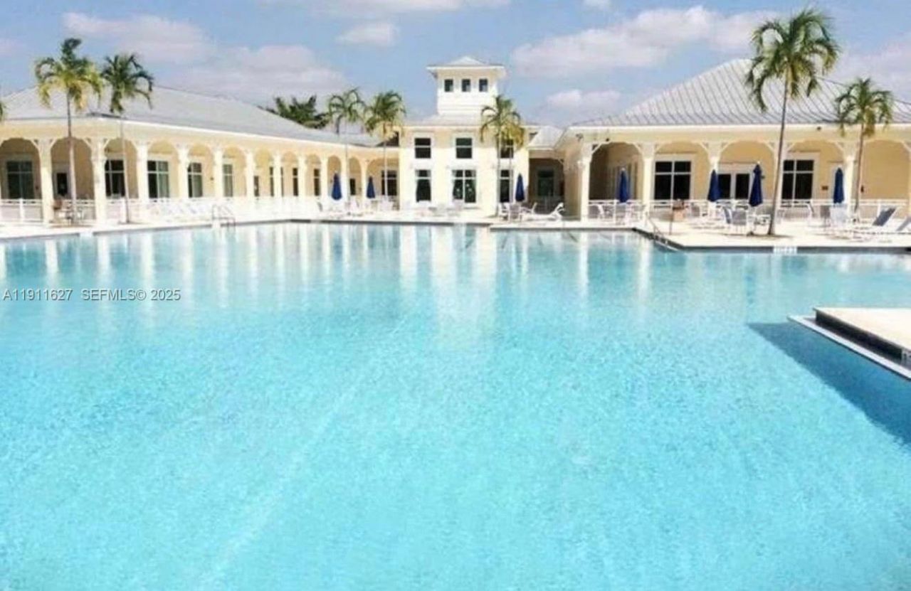 364 NE 25th Pl, Unit 201, Homestead, FL 33033 Photo