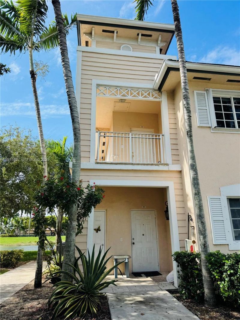 364 NE 25th Pl, Unit 201, Homestead, FL 33033 Photo