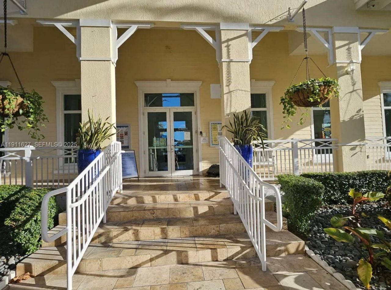 364 NE 25th Pl, Unit 201, Homestead, FL 33033 Photo