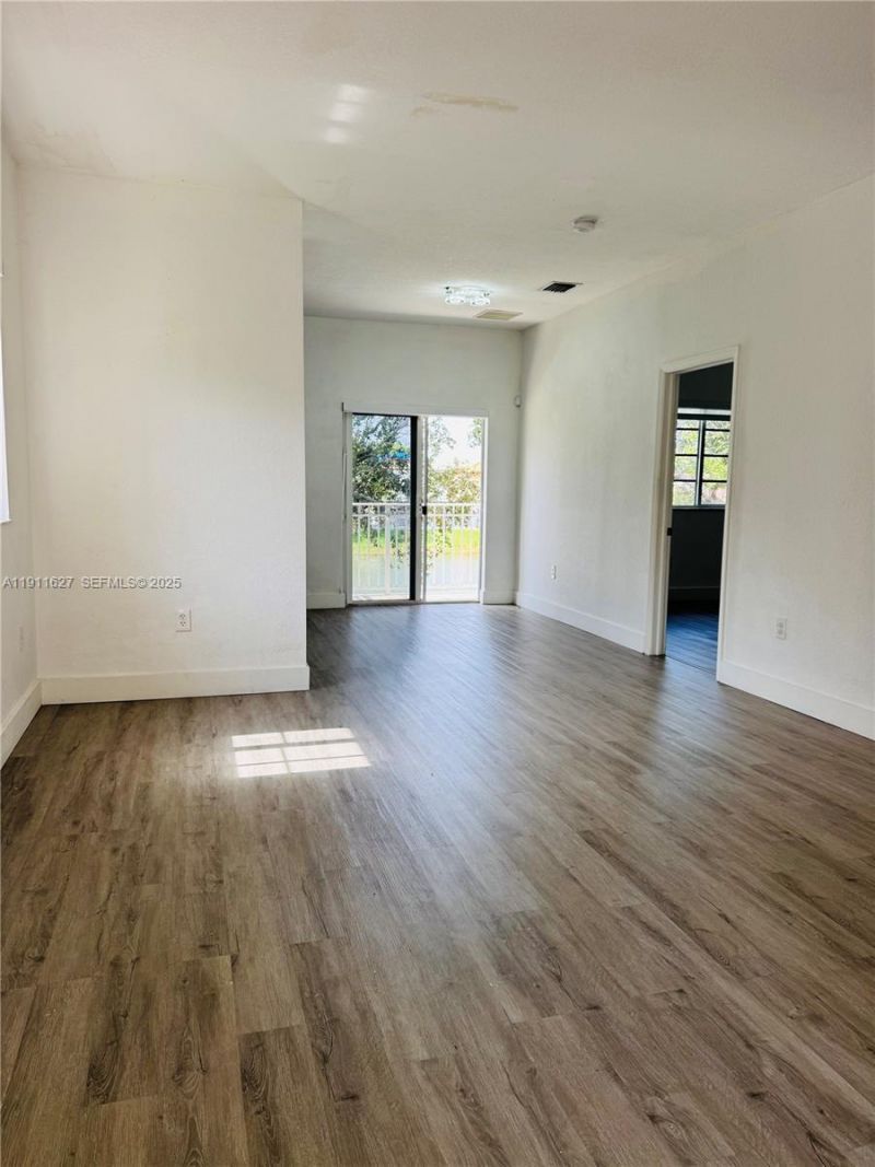 364 NE 25th Pl, Unit 201, Homestead, FL 33033 Photo