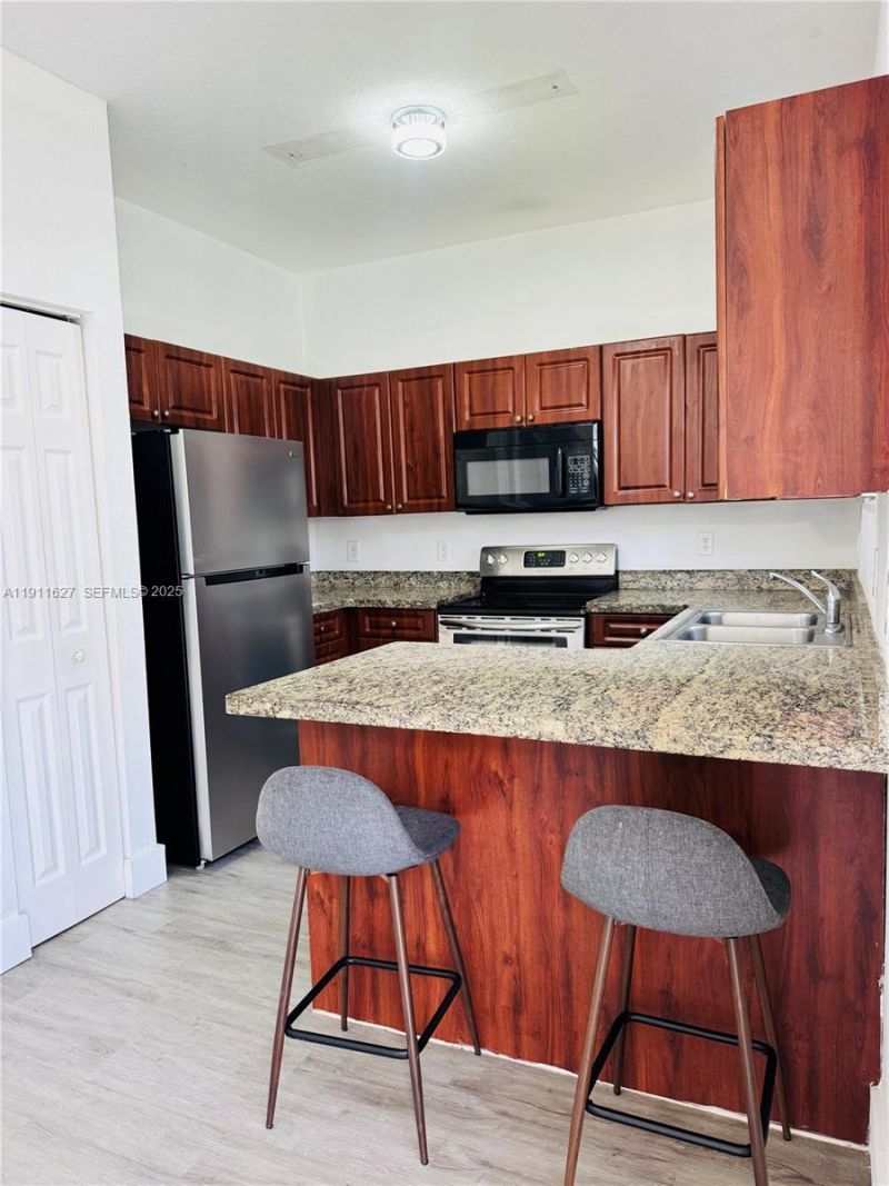 364 NE 25th Pl, Unit 201, Homestead, FL 33033 Photo