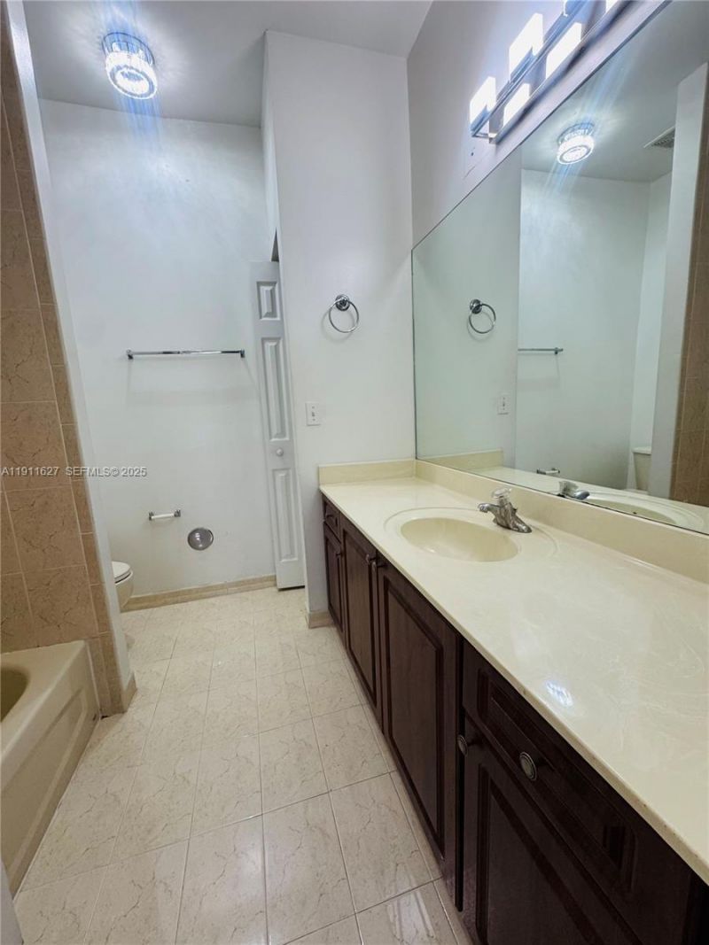 364 NE 25th Pl, Unit 201, Homestead, FL 33033 Photo
