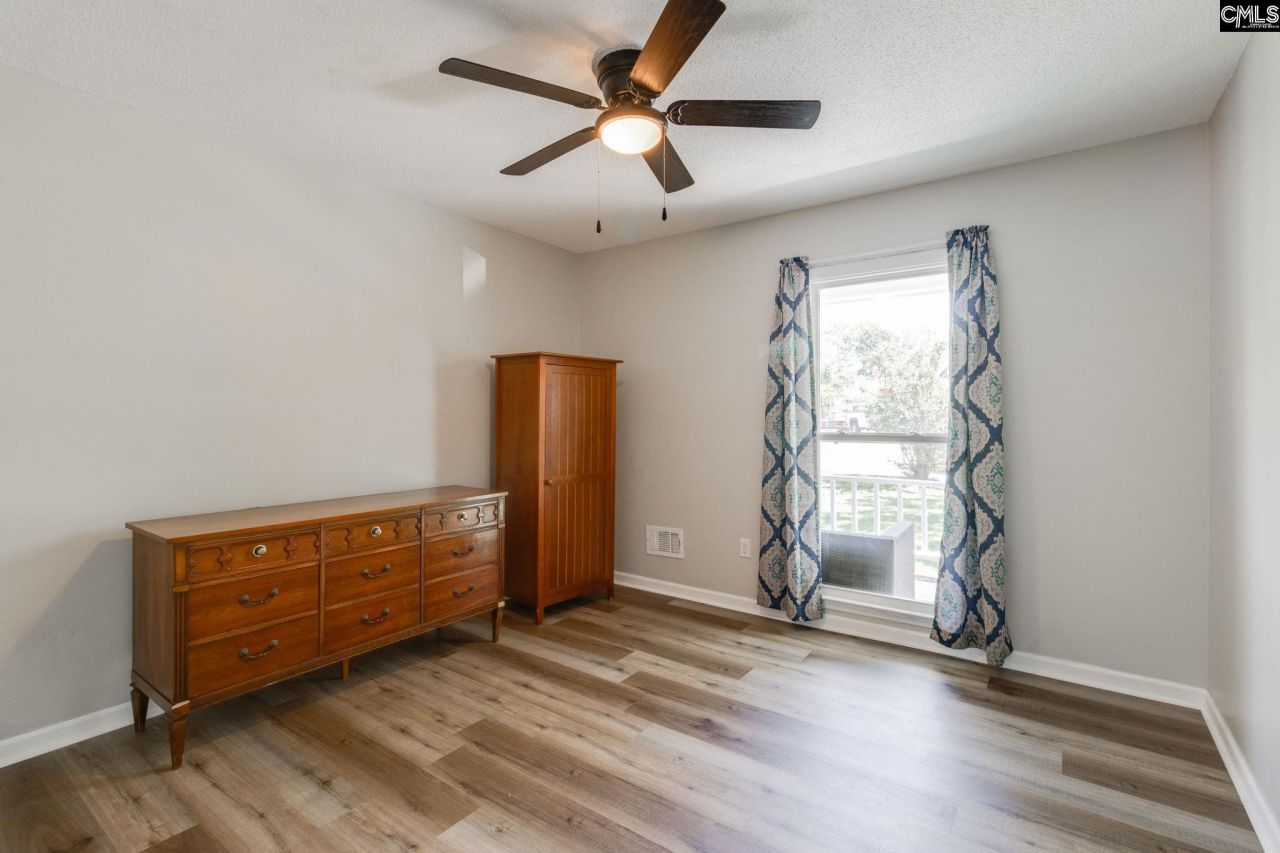 117 Carlton Court Photo 11