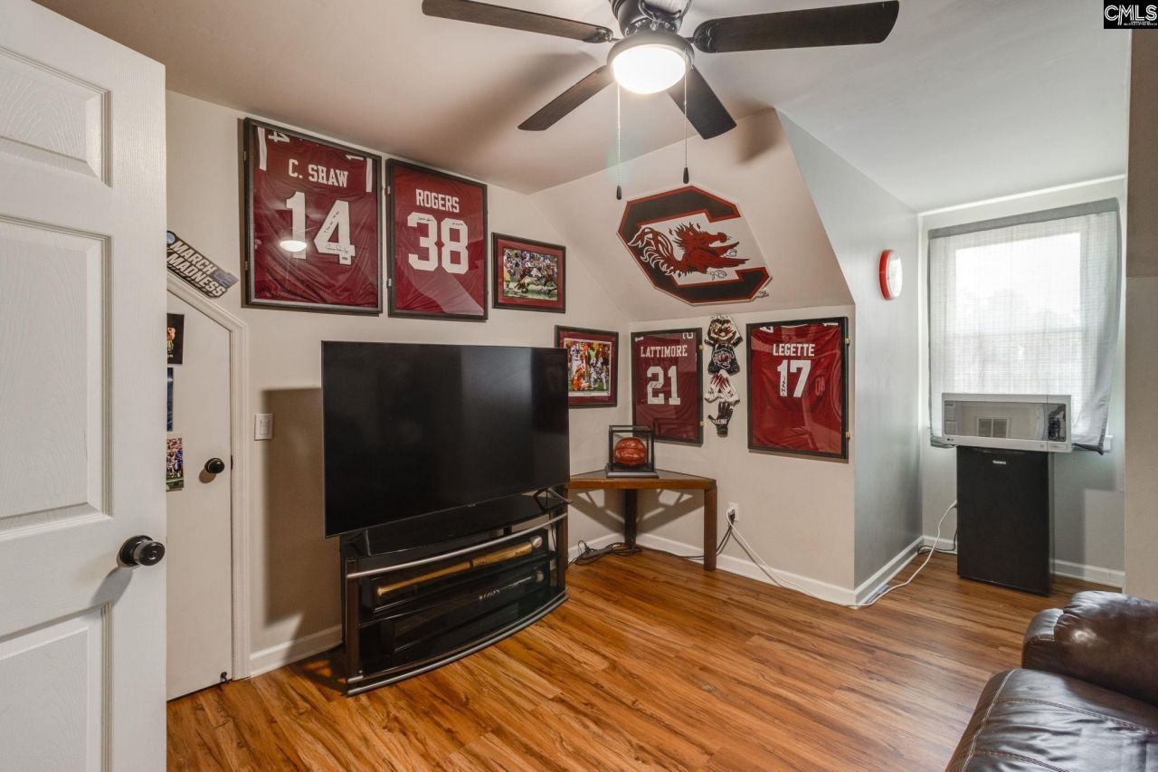 117 Carlton Court Photo 16