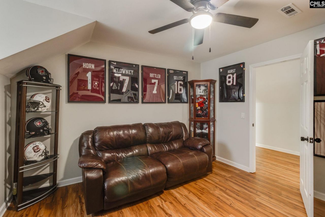 117 Carlton Court Photo 17