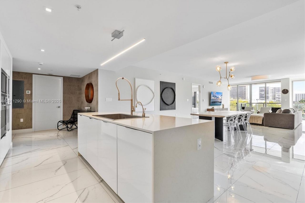 9521 E Bay Harbor Dr, Unit 604, Bay Harbor Islands, FL 33154 Photo