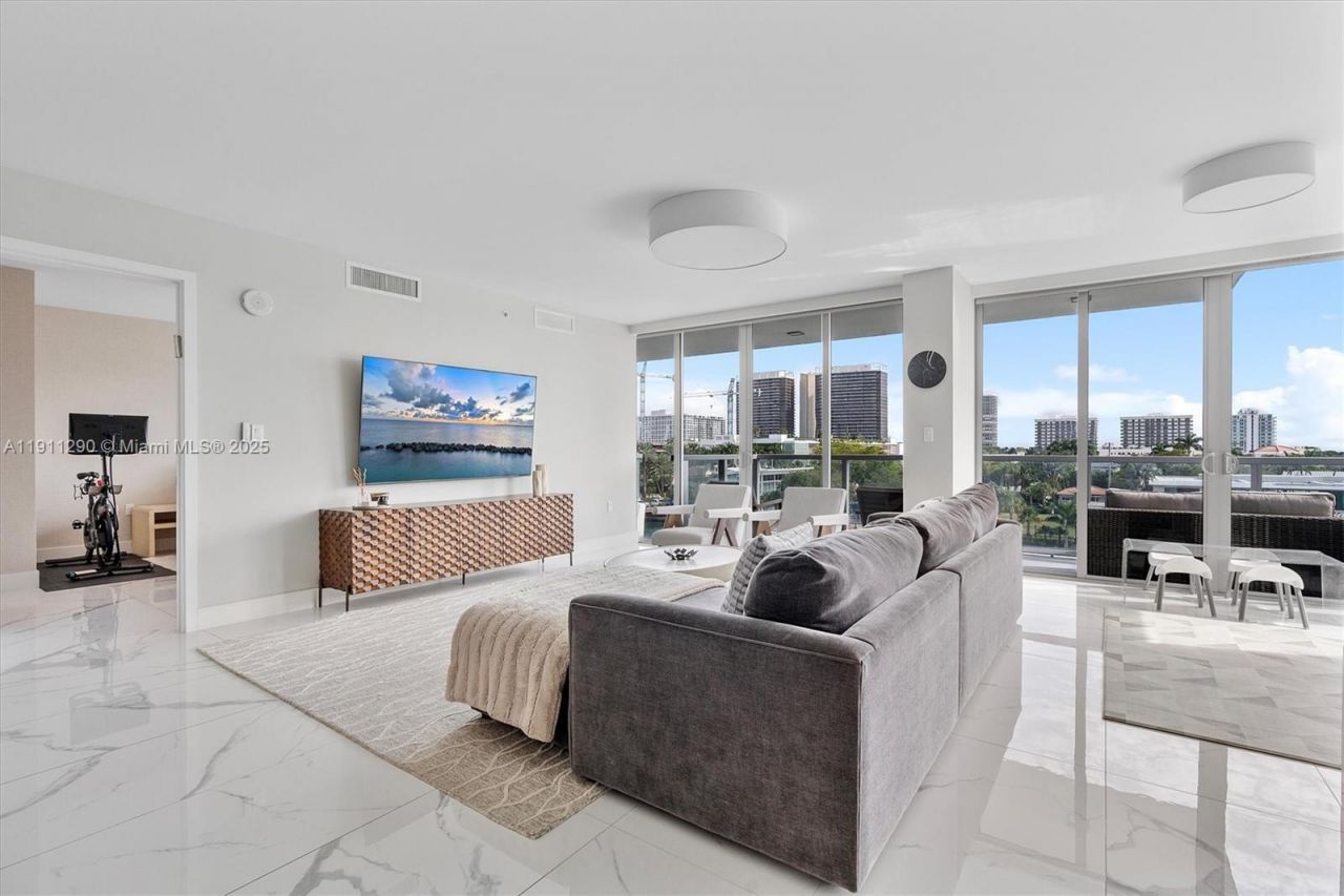 9521 E Bay Harbor Dr, Unit 604, Bay Harbor Islands, FL 33154 Photo