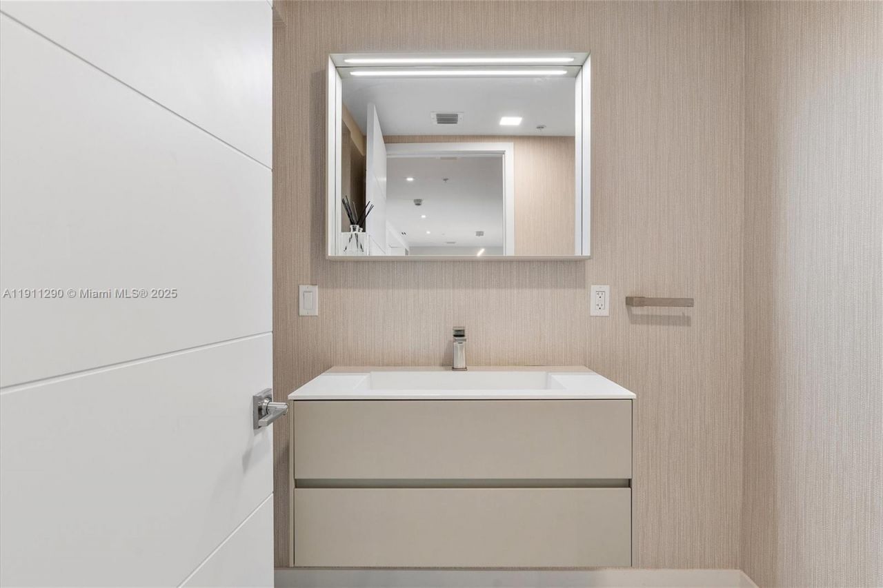 9521 E Bay Harbor Dr, Unit 604, Bay Harbor Islands, FL 33154 Photo