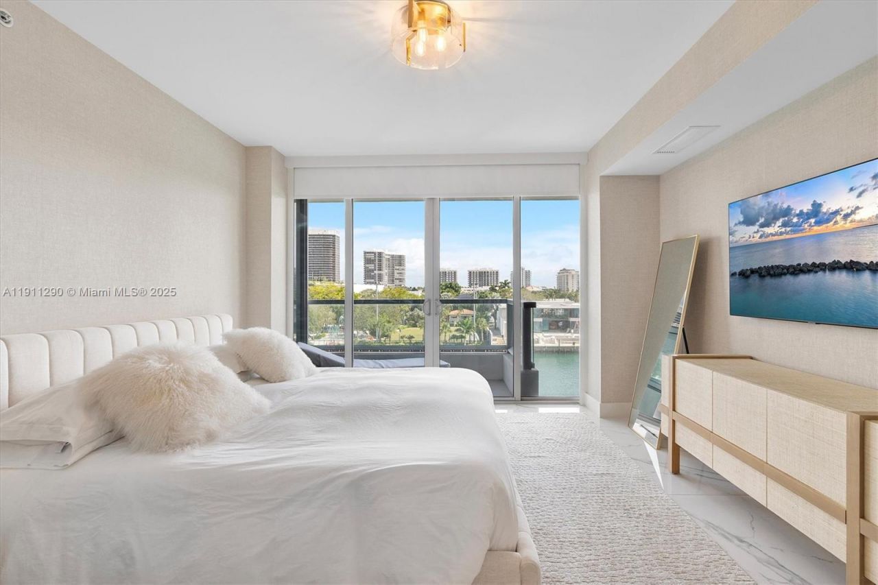 9521 E Bay Harbor Dr, Unit 604, Bay Harbor Islands, FL 33154 Photo