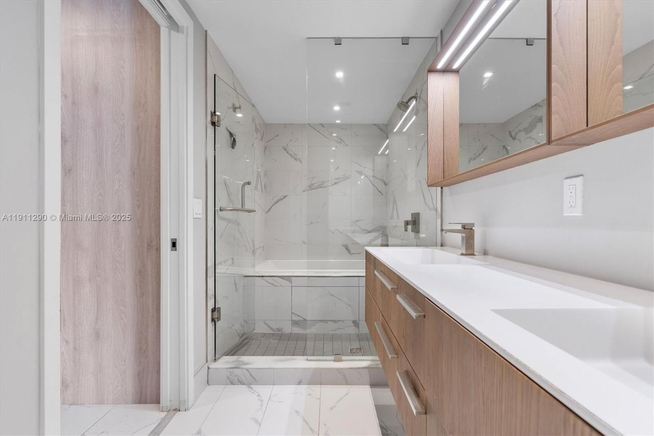 9521 E Bay Harbor Dr, Unit 604, Bay Harbor Islands, FL 33154 Photo