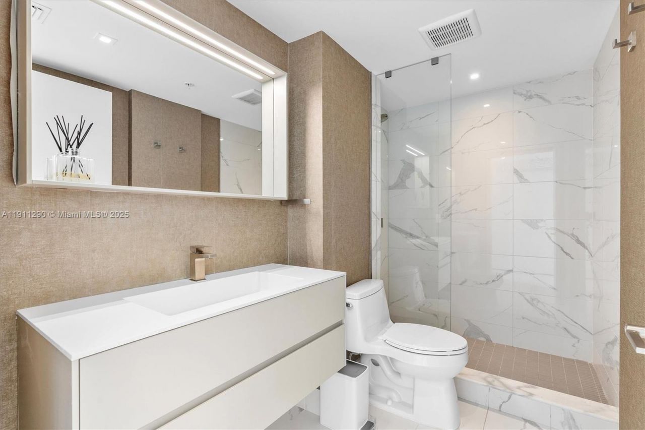 9521 E Bay Harbor Dr, Unit 604, Bay Harbor Islands, FL 33154 Photo