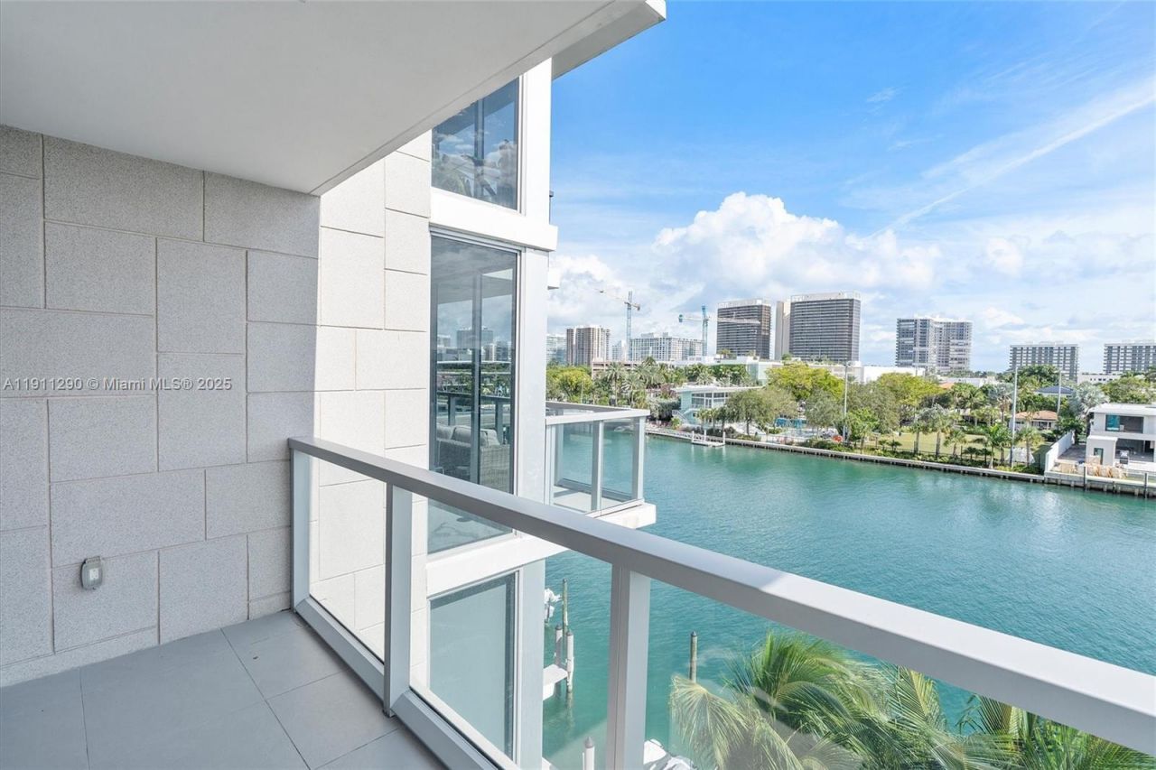 9521 E Bay Harbor Dr, Unit 604, Bay Harbor Islands, FL 33154 Photo