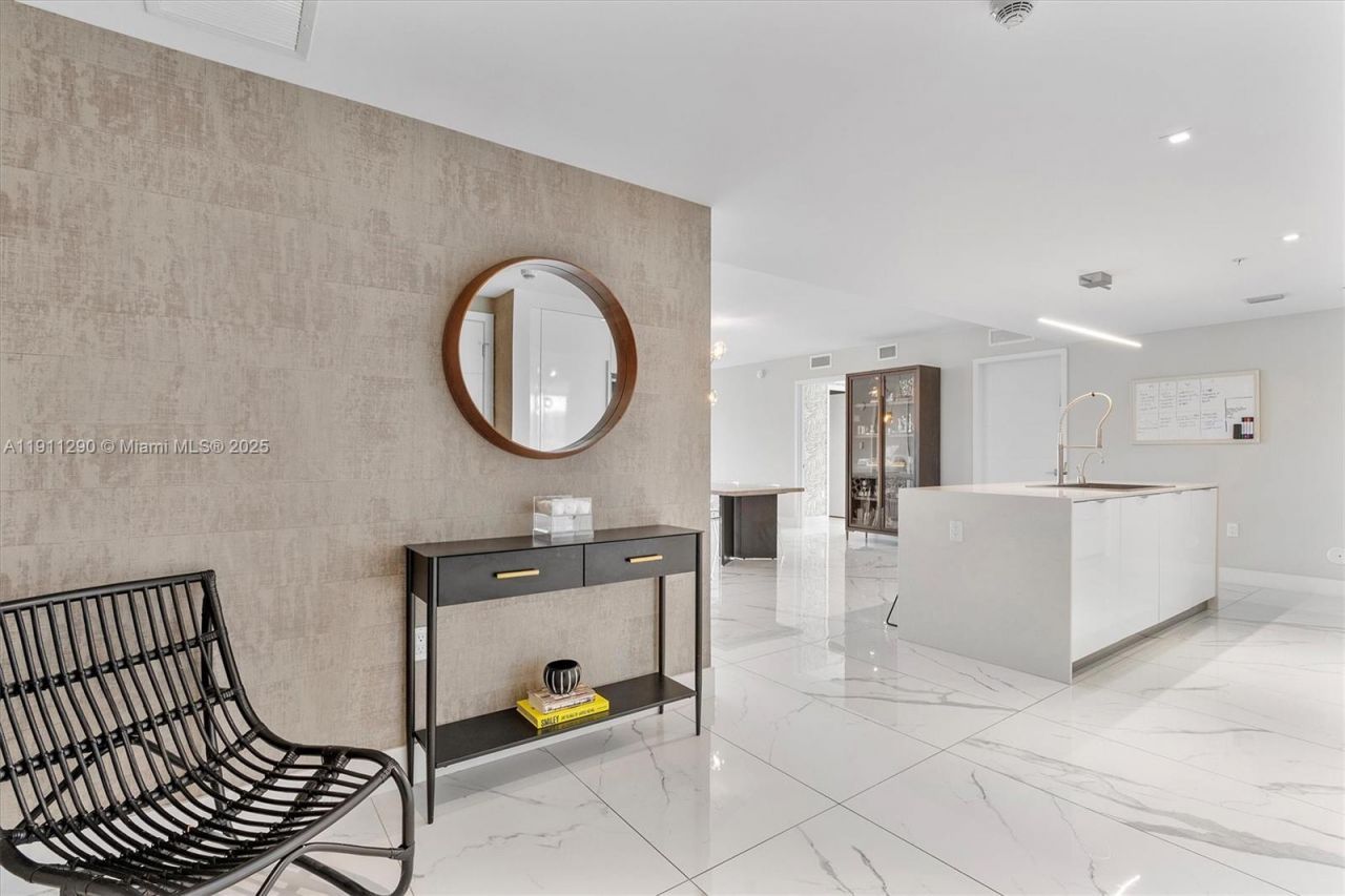 9521 E Bay Harbor Dr, Unit 604, Bay Harbor Islands, FL 33154 Photo